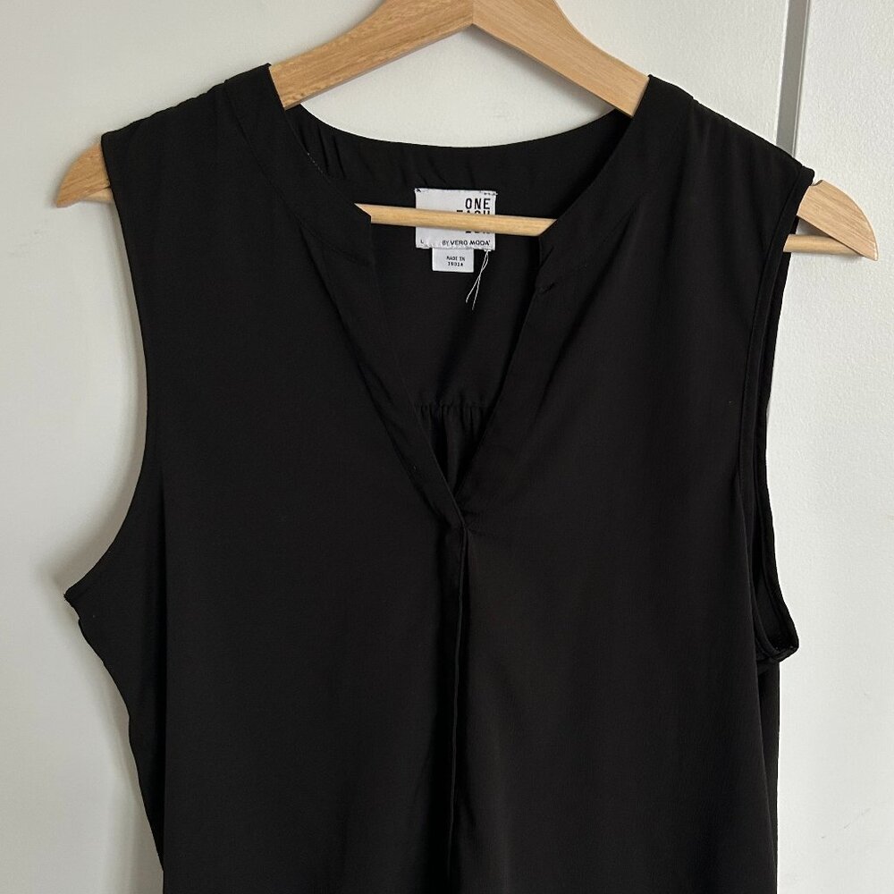 Black Women's Blouse Size Medium